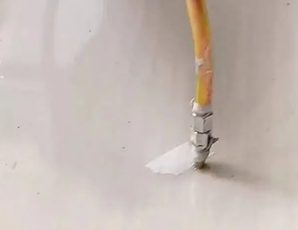 恩阳瓷砖空鼓维修公司专业解答在瓷砖铺贴过程中，如果使用的砂料过粗（如全部使用了粗砂），可能会导致以下问题
